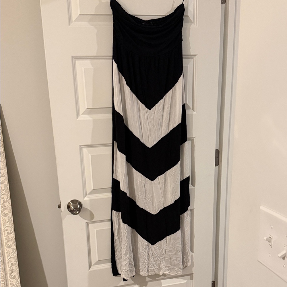 Design History Black and White Chevron Striped Strapless Maxi Dress Medium